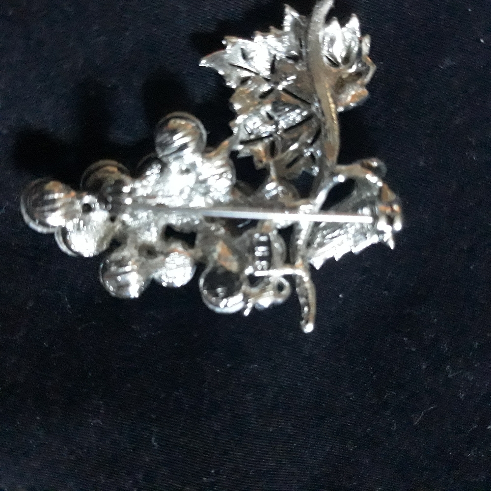 Vintage Aurora Borealis Signed Brooch J.S.H. Grape Cluster Vintage silver color - Picture 6 of 7